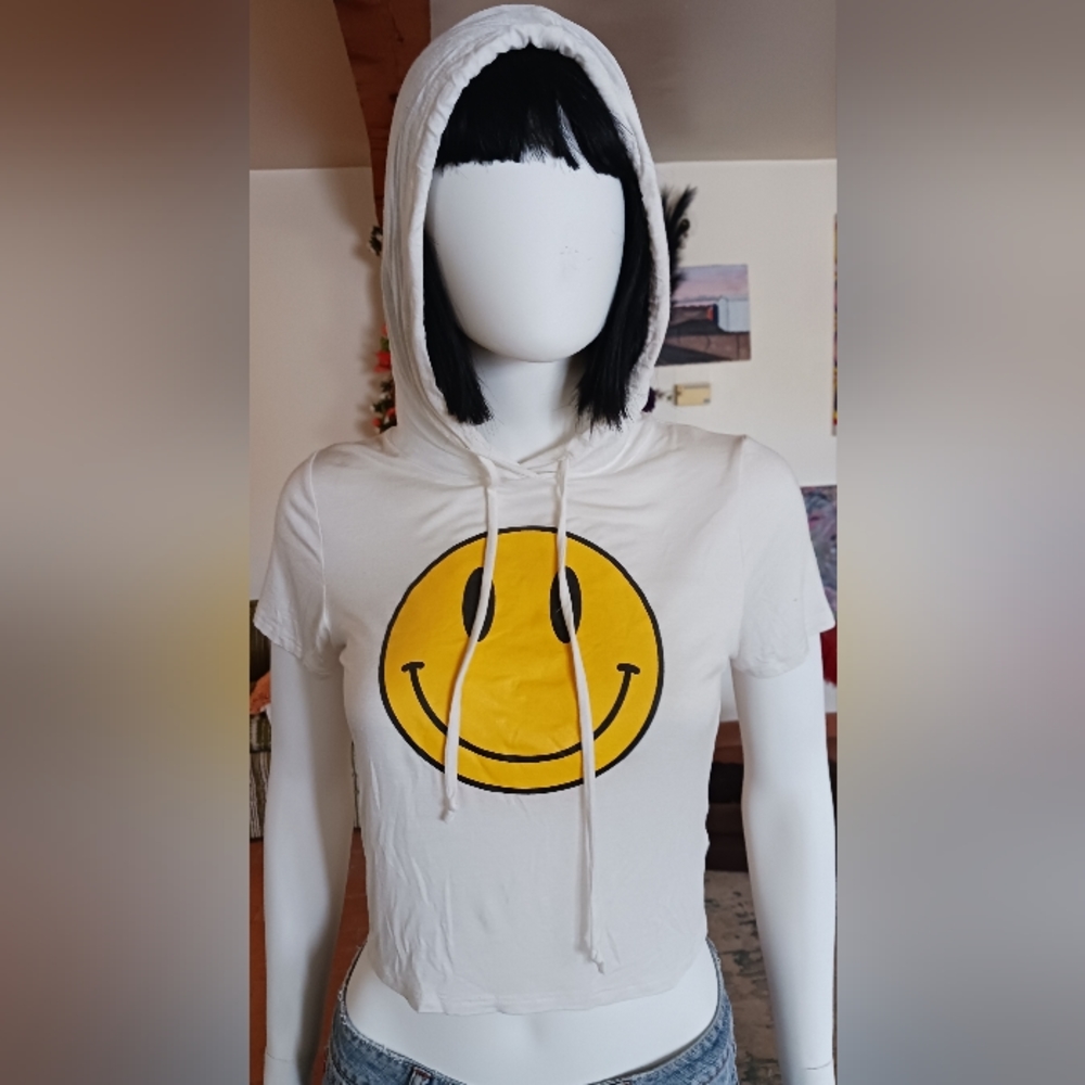 G Mini crop top hoodie white with yellow smiley face Size M